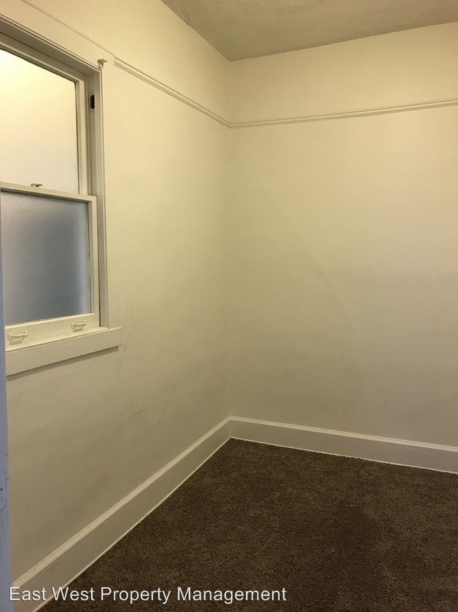 Building Photo - 2125 W 4th St