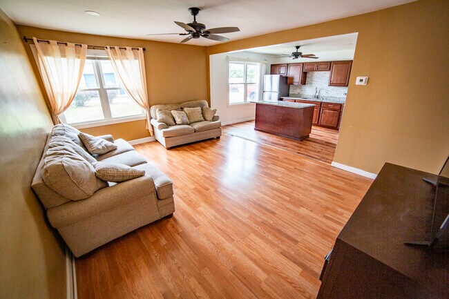 Foto del edificio - 4572 Rumsey Ave