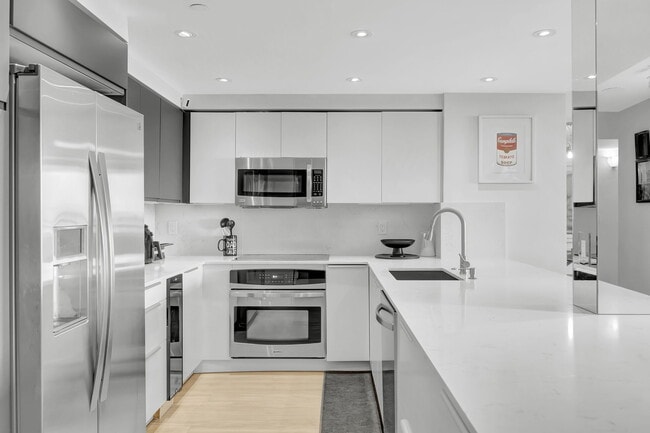 Building Photo - 170 Ocean Lane Dr