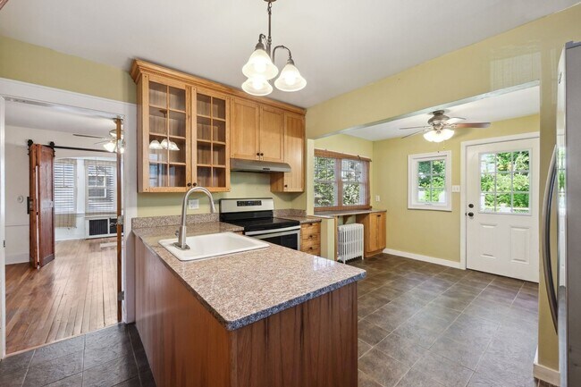 Foto del edificio - Enchanting Dutch Colonial in heart of Para...