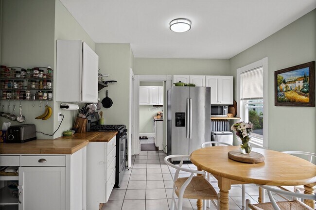 Building Photo - 135 Clifton St