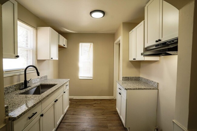 Building Photo - Fully Renovated 3-Bedroom Home – Move-In R...