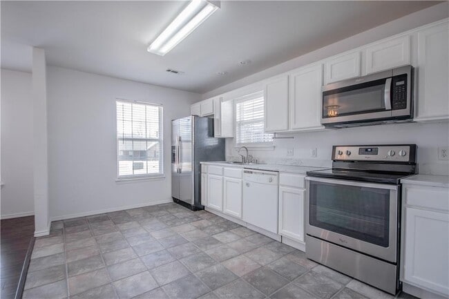 Building Photo - 1560 N Porter Rd