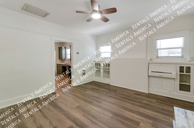 Foto del edificio - 826 E 6th St