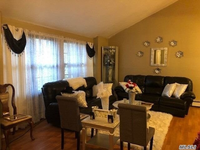 Foto del edificio - 2 Breeze Hill Ct
