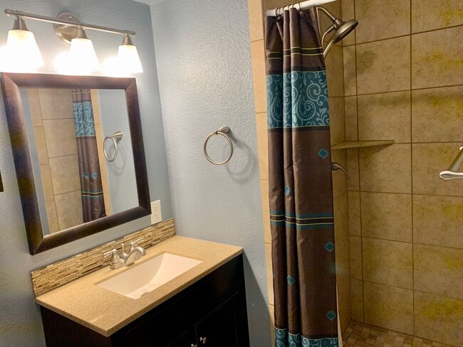 Building Photo - 4918 Branscomb Dr