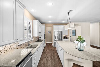 Building Photo - 14750 Laguna Dr