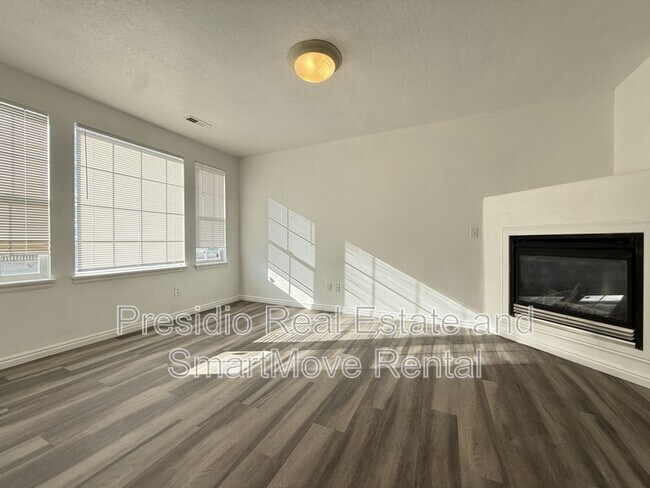 Building Photo - 5601 4015 W