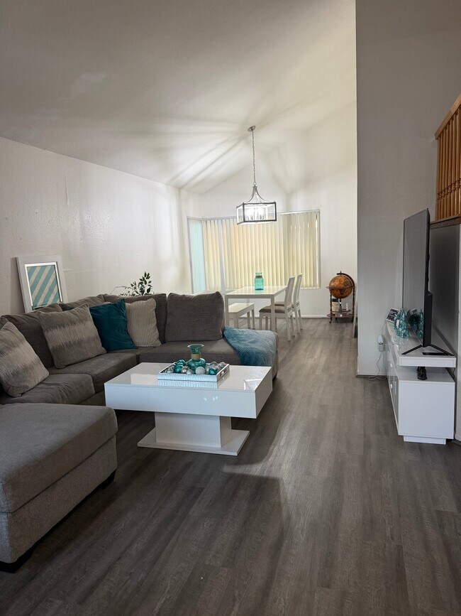 Foto del edificio - 1076 Oxford Ln