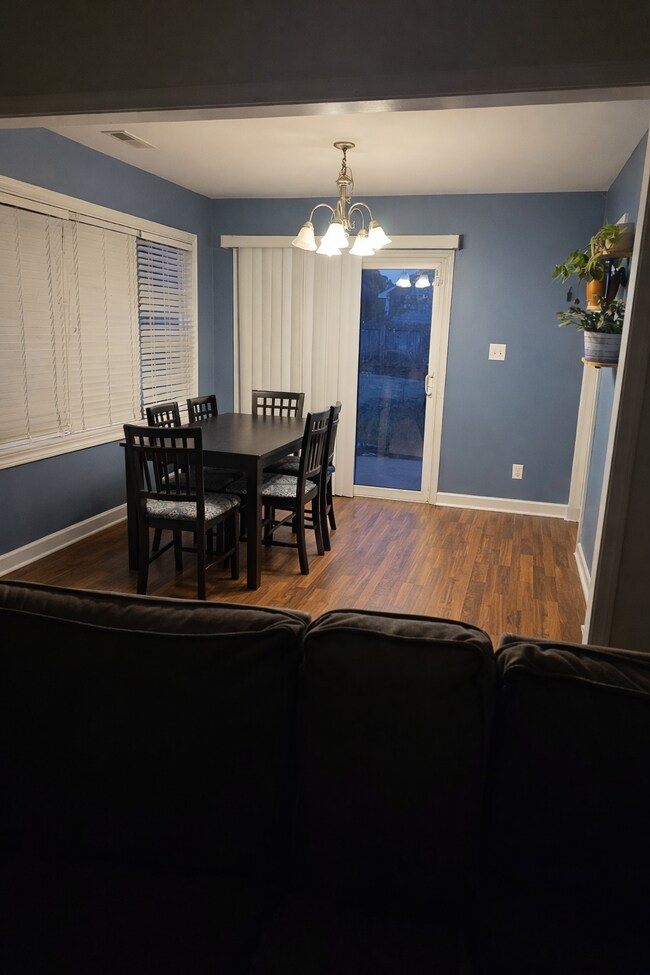 Foto del edificio - 108 Cherry Grove Dr