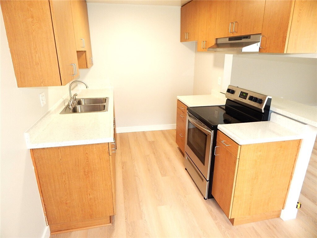 402 Nashville Ave Unit 2, Huntington Beach, CA 92648 Room for Rent in