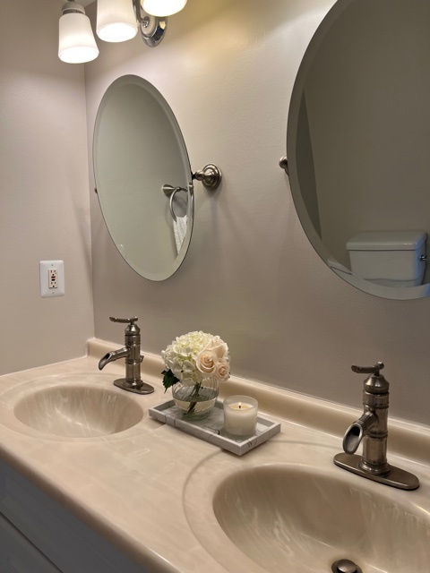 Dual sinks - 8808 Allentown Rd