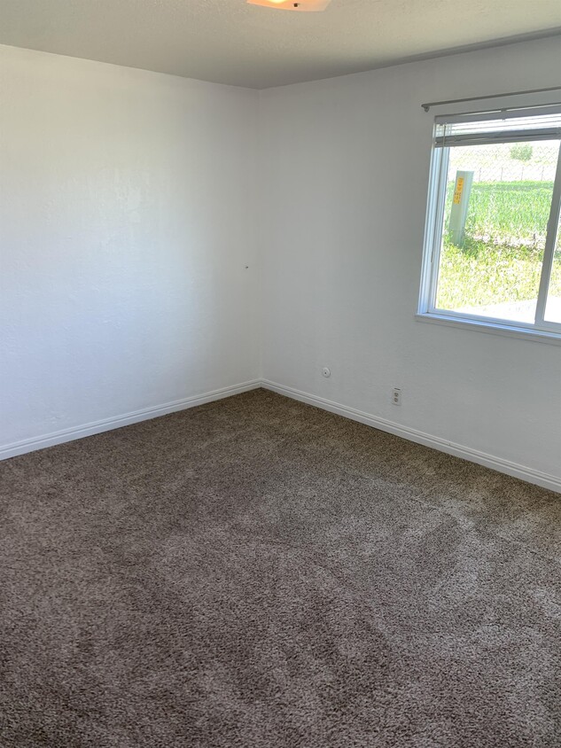 Primary Photo - 109 Lilac Way