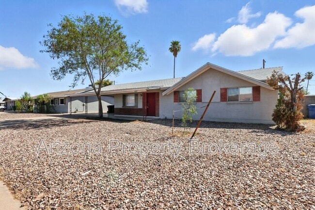 Building Photo - 429 N Saguaro