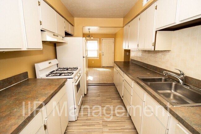 Foto del edificio - 3 bedroom/1 bath ranch in the W.130th/Puri...