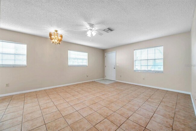 Foto del edificio - 6632 Hickorywood Ln