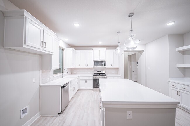 Foto del edificio - 5219 Birch Shadow Dr