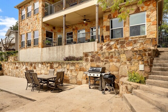 Building Photo - 4816 Travis Oaks Dr