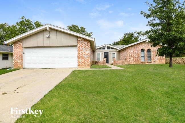 Building Photo - 2100 Cedar Ct