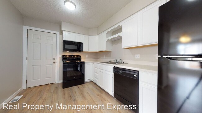 Foto del edificio - 2 br, 1 bath House - 3911 S Terry Ave