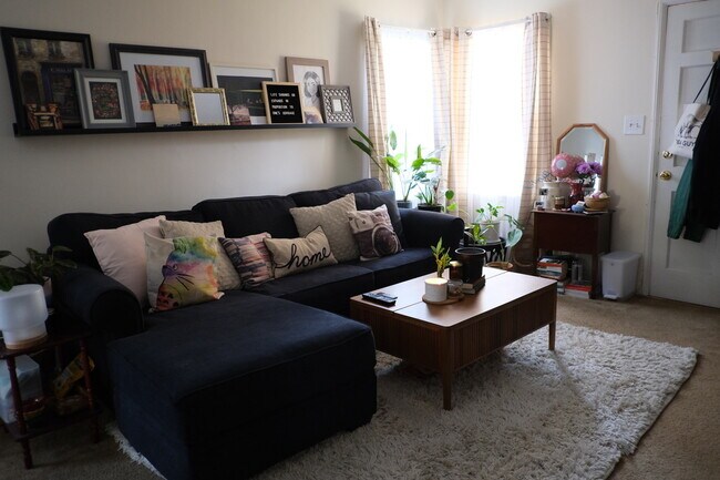 Living room - 2636 S Sepulveda Blvd