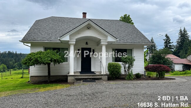 Foto del edificio - 2BD | 1BA Farmhouse with Garage, Shop, Sauna! - Oregon City
