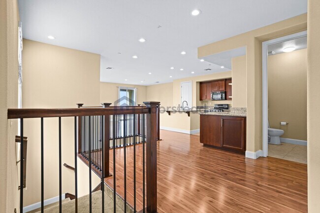 Building Photo - 6491 Bayview Dr