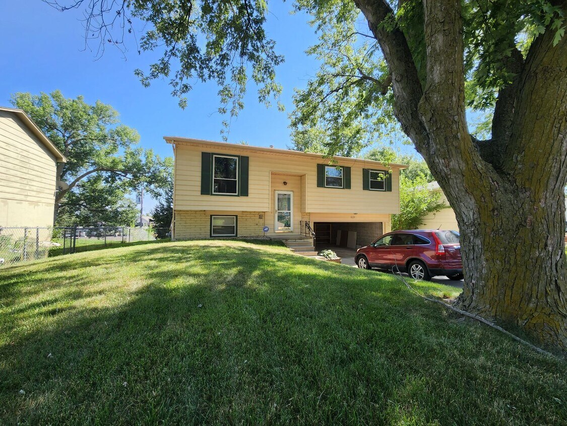 9129 Grand Ave, Omaha, NE 68134 House Rental in Omaha, NE