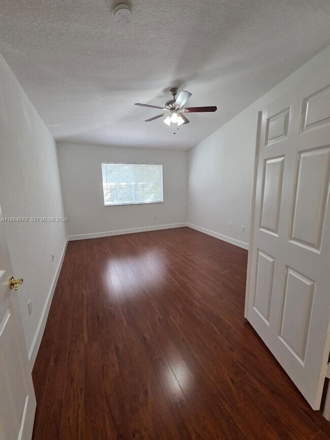 Foto del edificio - 8352 SW 27th St