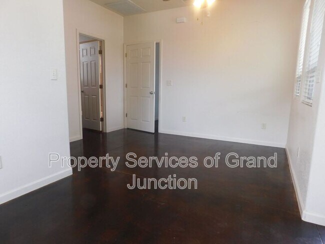 Foto del edificio - 1325 Cedar Ave