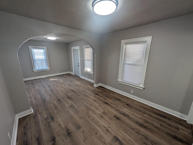 Building Photo - 307 S Beiger St