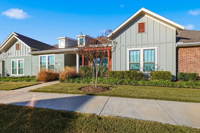 Building Photo - 1332 Square foot townhome in a beautiful community in Argyle, TX ready for lease.