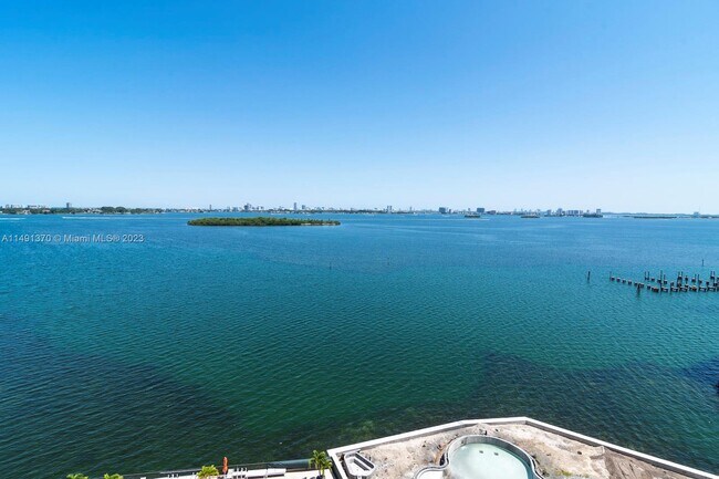Building Photo - 1800 NE 114th St