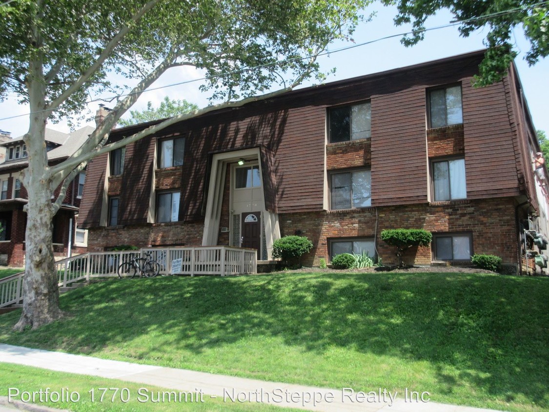 Primary Photo - 1770 Summit St