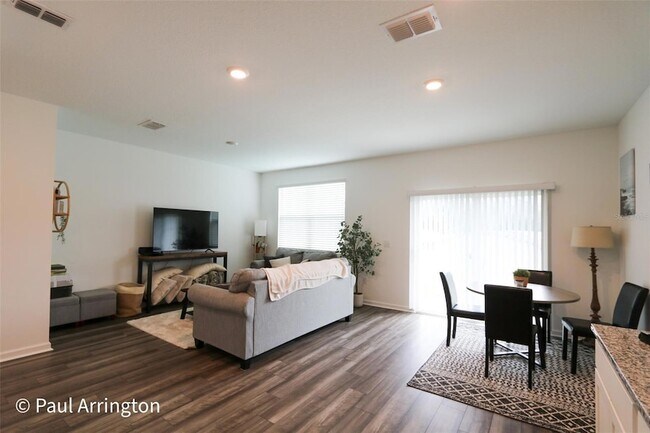 Foto del edificio - 6371 Kay Morgan Ln