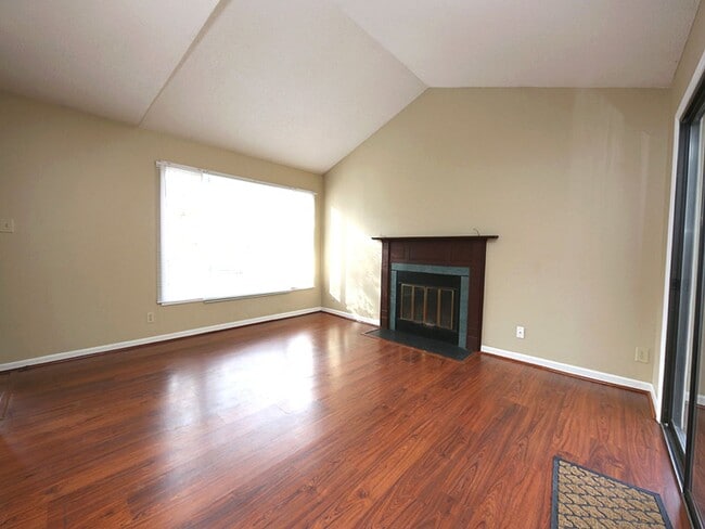 Building Photo - 4908 Pine Cone Dr