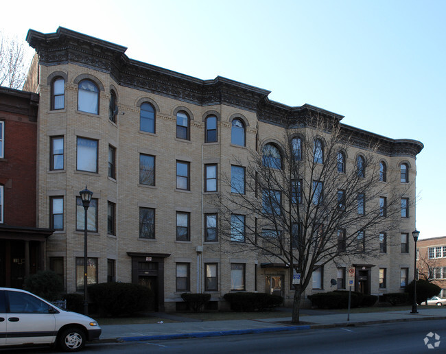 Building - 141-145 Cabot St