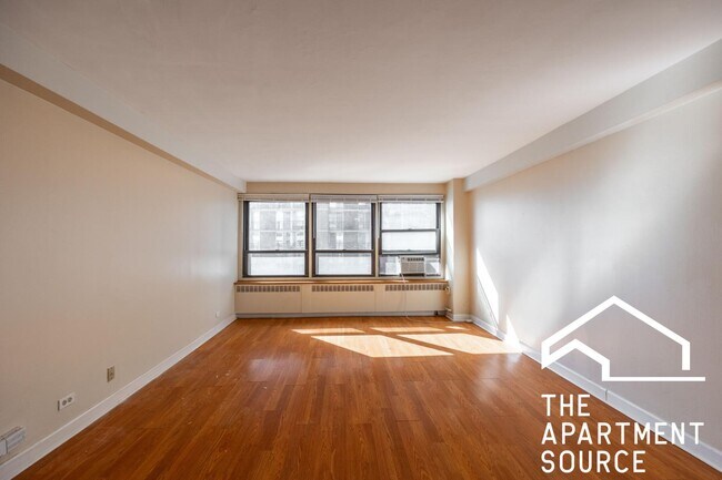 Foto del edificio - 4180 N Marine Dr