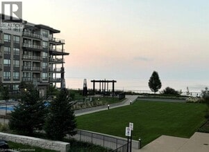 Building Photo - 10 Esplanade Ln