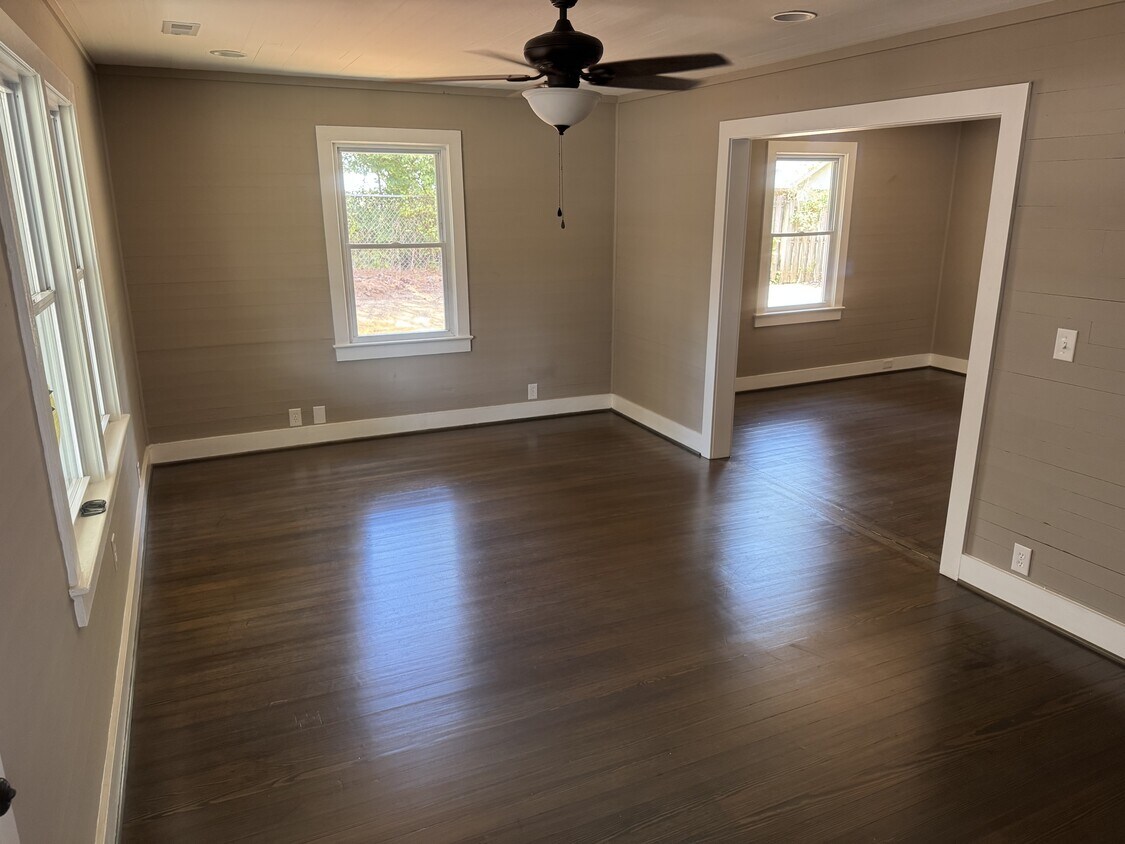 Foto principal - 653 E Main St