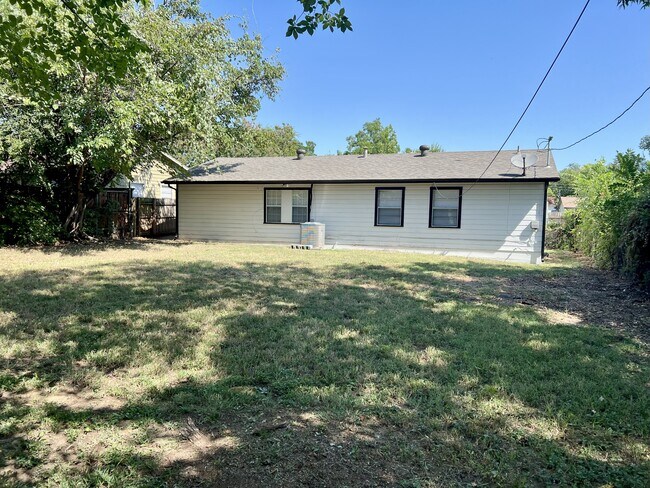 Building Photo - 4204 Bowling Green St