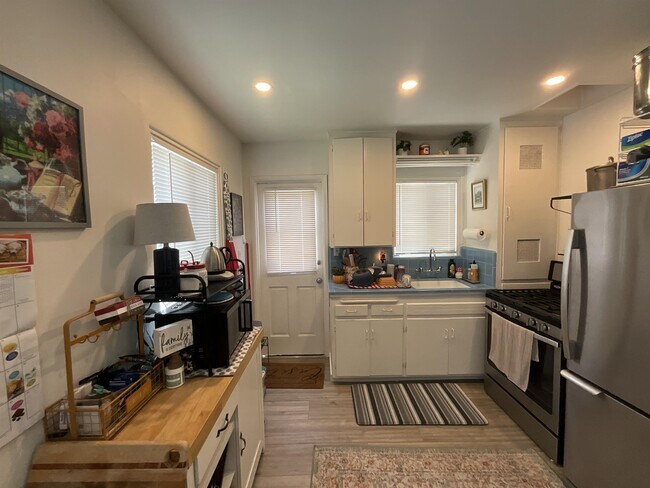 Foto del edificio - 1948 Reed Ave