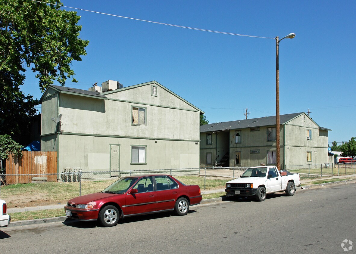 Primary Photo - 455 N Thesta St