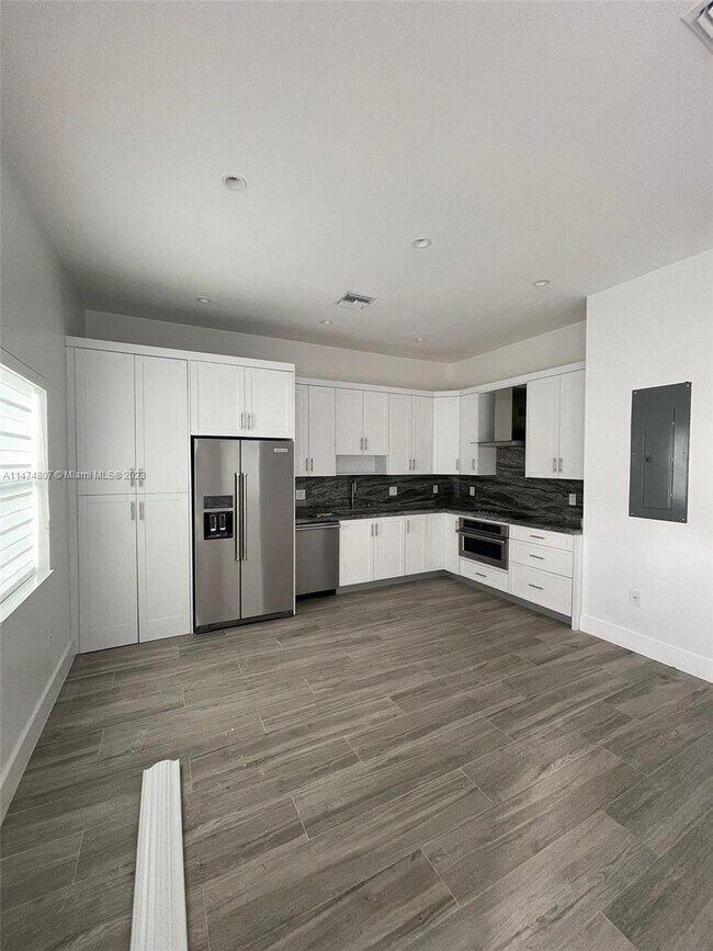Foto del edificio - 2428 SW 25th St