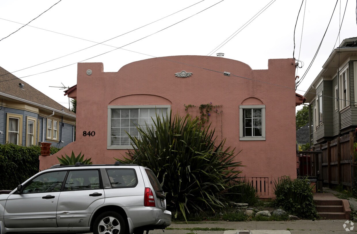 Building Photo - 840 55th St