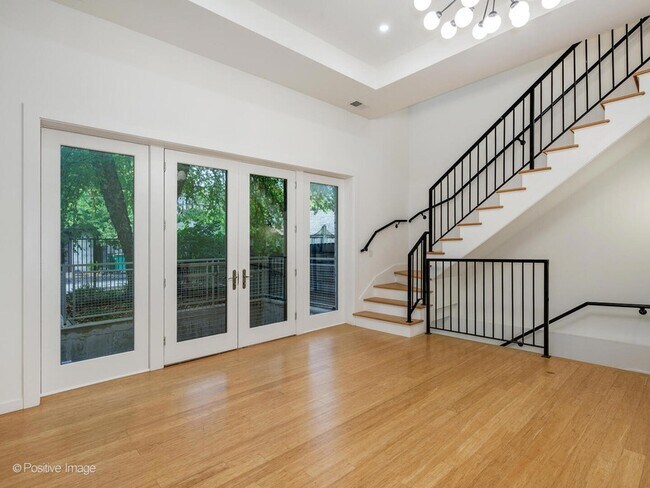 Foto del edificio - 842 N Wolcott Ave