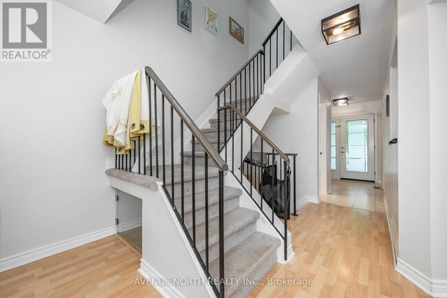 Building Photo - 98 Pickwick Dr