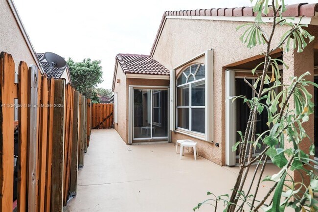 Foto del edificio - 8011 SW 158th Ave