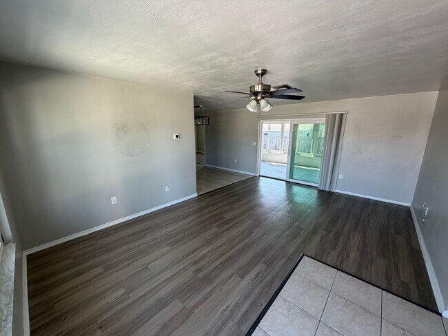 Foto del edificio - 7520 Hawthorn Dr