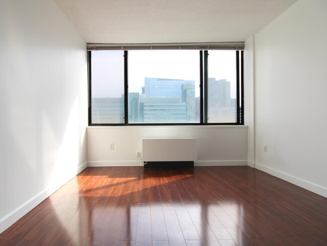 Building Photo - 45 River Dr S